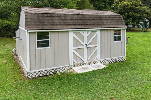 2079 Riverwalk LN, Hayes, VA 23072