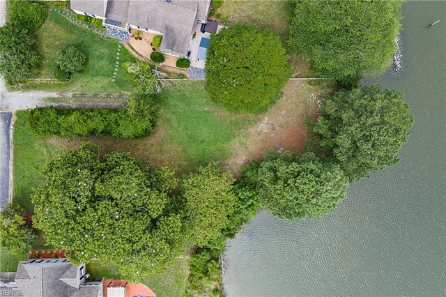 2079 Riverwalk LN, Hayes, VA 23072
