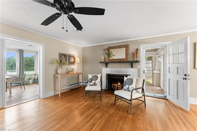 2079 Riverwalk LN, Hayes, VA 23072