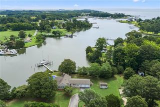 2079 Riverwalk LN, Hayes, VA 23072