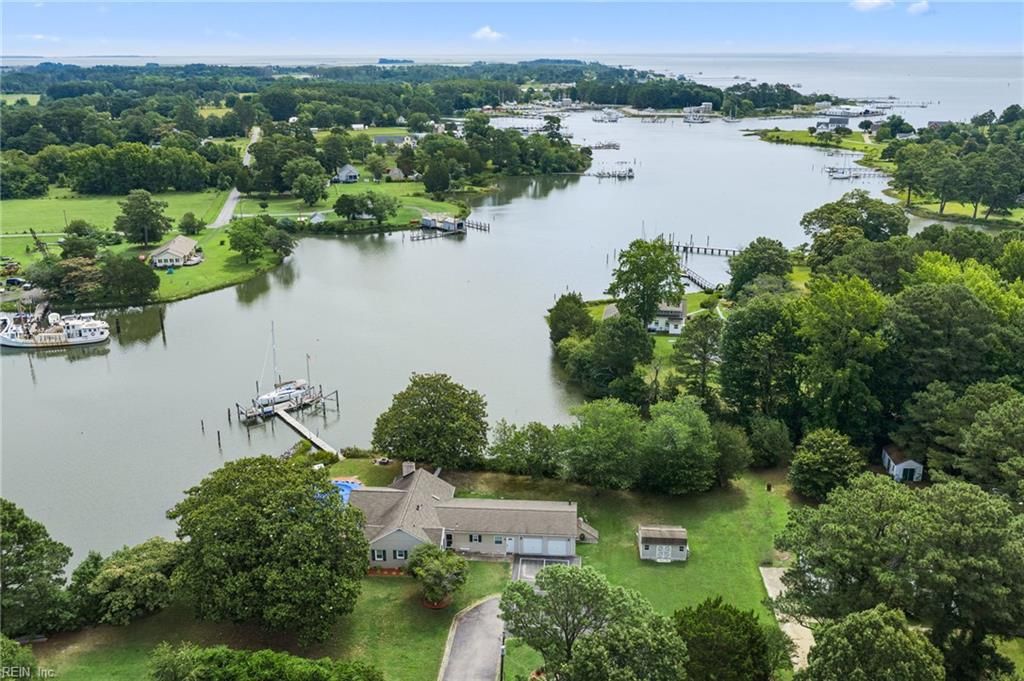 2079 Riverwalk LN, Hayes, VA 23072