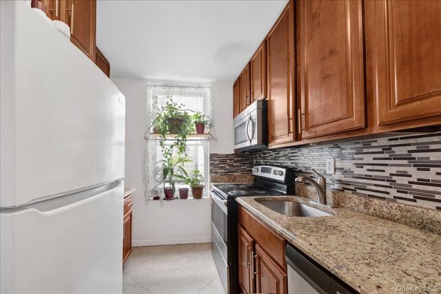 2131 Bruckner Boulevard, Bronx, NY 10472