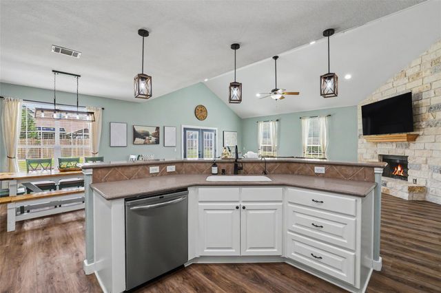 201 Christine LN, Liberty Hill, TX 78642