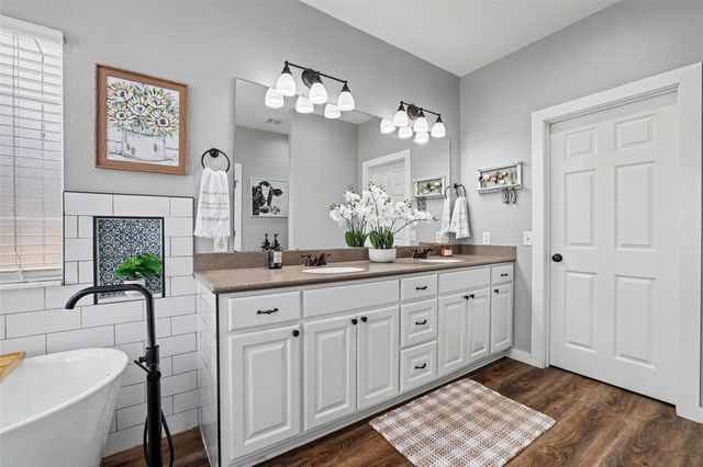 201 Christine LN, Liberty Hill, TX 78642