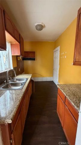 805 E 25TH ST, Los Angeles, CA 90011