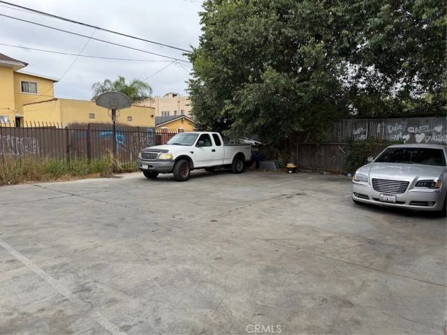 805 E 25TH ST, Los Angeles, CA 90011