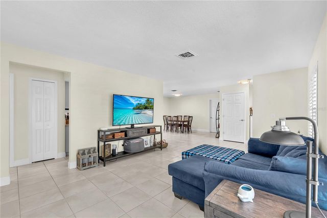 911 SILVER PALM WAY, Apollo Beach, FL 33572