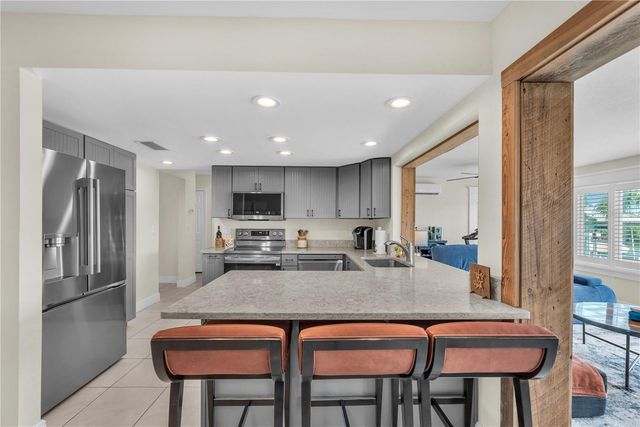 911 SILVER PALM WAY, Apollo Beach, FL 33572