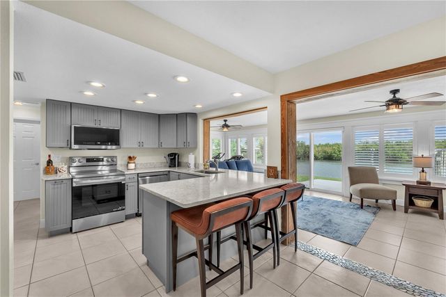 911 SILVER PALM WAY, Apollo Beach, FL 33572