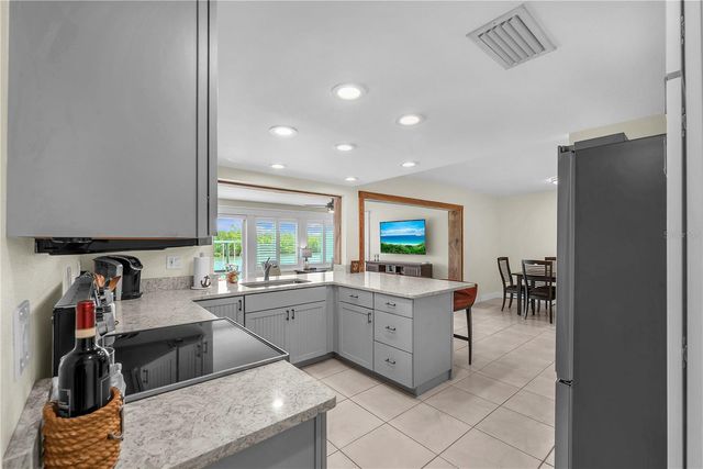 911 SILVER PALM WAY, Apollo Beach, FL 33572