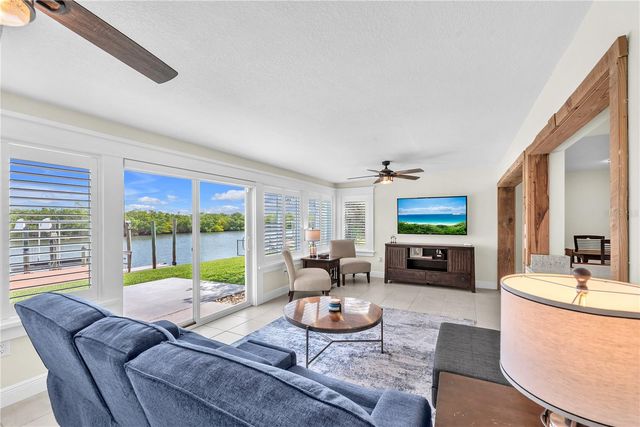 911 SILVER PALM WAY, Apollo Beach, FL 33572