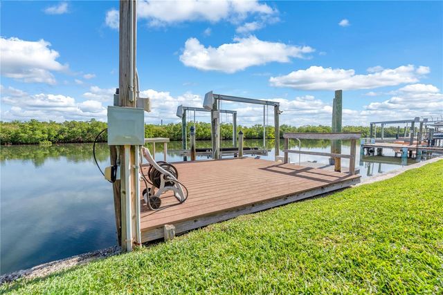 911 SILVER PALM WAY, Apollo Beach, FL 33572