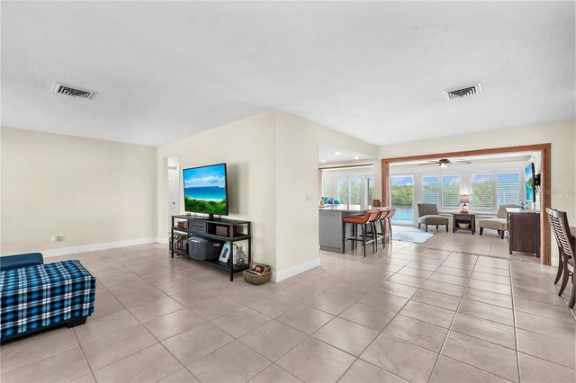 911 SILVER PALM WAY, Apollo Beach, FL 33572