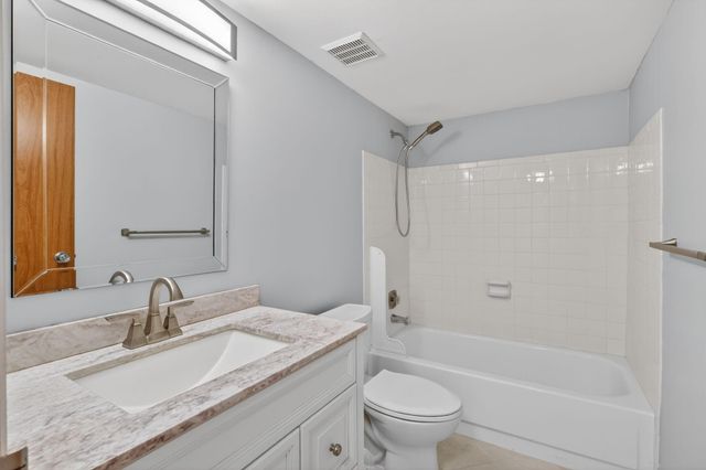 2950 SE Ocean Boulevard 12, Stuart, FL 34996