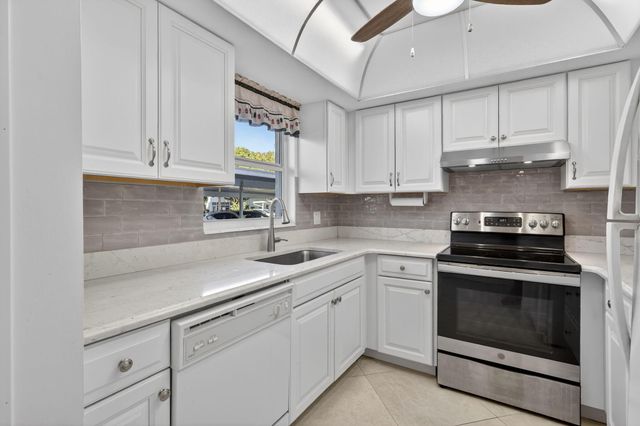 2950 SE Ocean Boulevard 12, Stuart, FL 34996