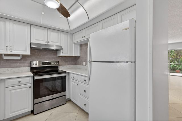 2950 SE Ocean Boulevard 12, Stuart, FL 34996