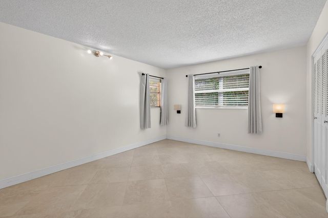 2950 SE Ocean Boulevard 12, Stuart, FL 34996