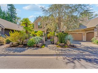 802 Ne BRENNAN Ln, Hillsboro, OR 97124