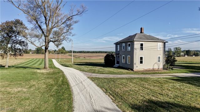 4585 Kemary Avenue SW, Navarre, OH 44662