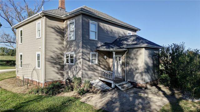 4585 Kemary Avenue SW, Navarre, OH 44662