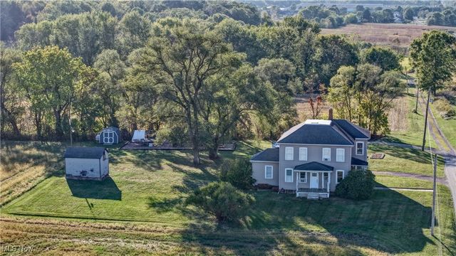 4585 Kemary Avenue SW, Navarre, OH 44662