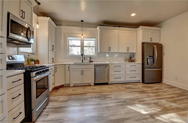 4585 Kemary Avenue SW, Navarre, OH 44662