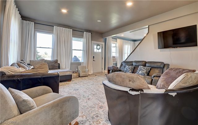 4585 Kemary Avenue SW, Navarre, OH 44662