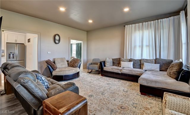 4585 Kemary Avenue SW, Navarre, OH 44662