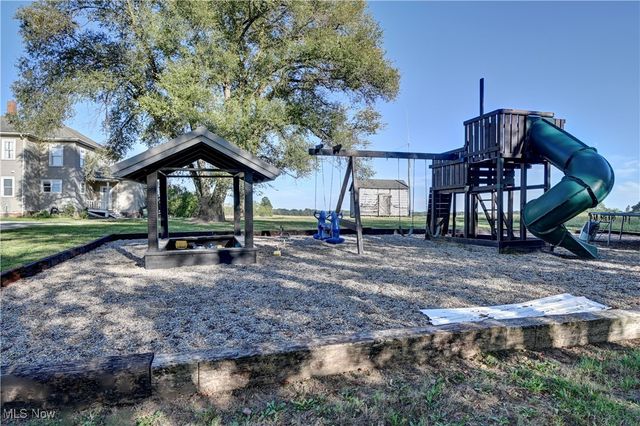 4585 Kemary Avenue SW, Navarre, OH 44662