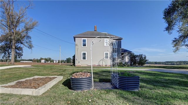 4585 Kemary Avenue SW, Navarre, OH 44662