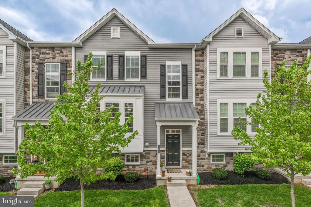 104 HARTZELS LN, Chalfont, PA 18914