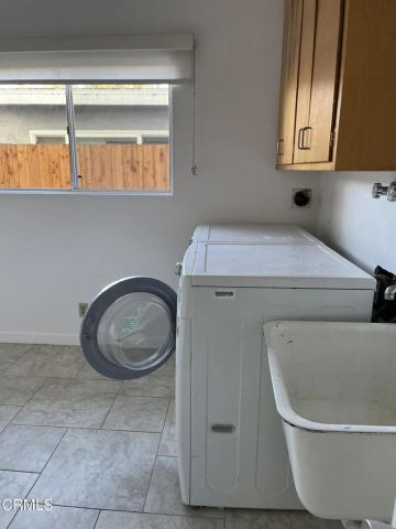 2827 Pierpont Boulevard, Ventura, CA 93001