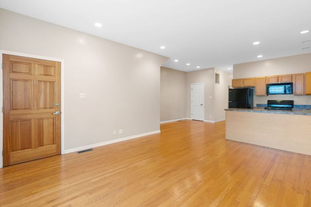 5028 W Lawrence Avenue, Chicago, IL 60630