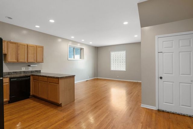 5028 W Lawrence Avenue, Chicago, IL 60630