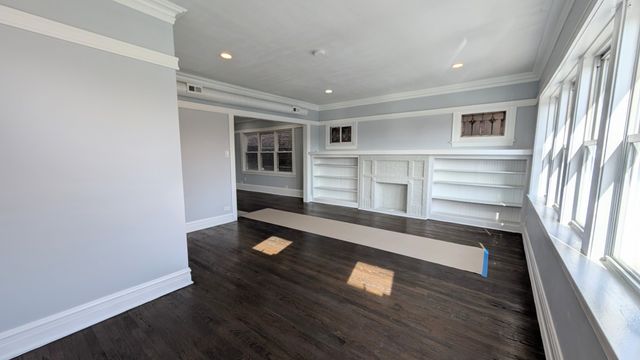 5028 W Lawrence Avenue, Chicago, IL 60630