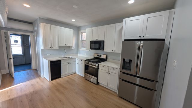 5028 W Lawrence Avenue, Chicago, IL 60630