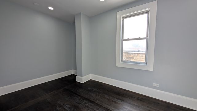 5028 W Lawrence Avenue, Chicago, IL 60630