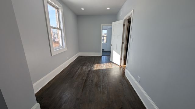 5028 W Lawrence Avenue, Chicago, IL 60630