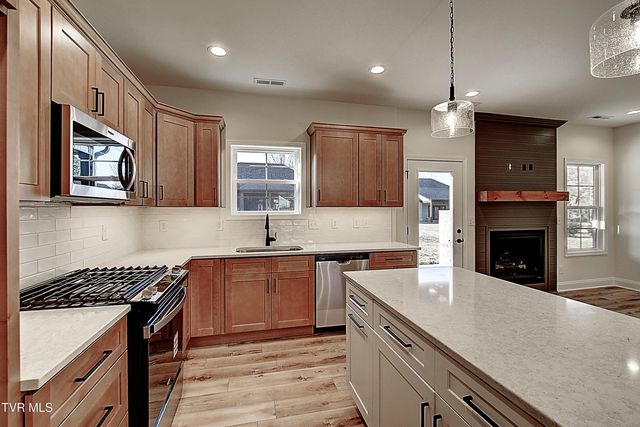 146 Ervin Loop, Erwin, TN 37650
