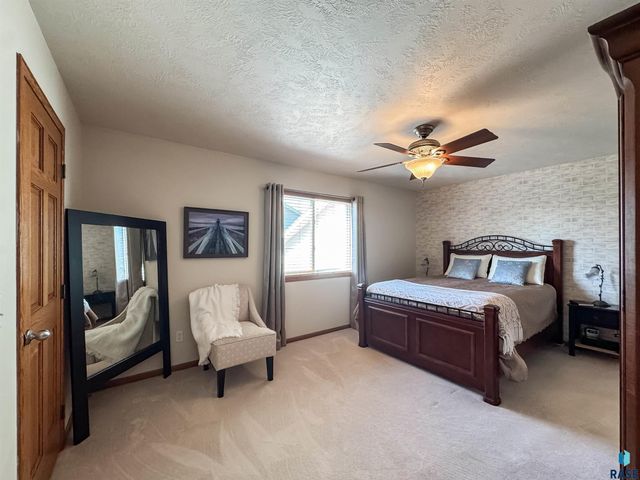 1812 S Monticello Ave Avenue, Sioux Falls, SD 57106