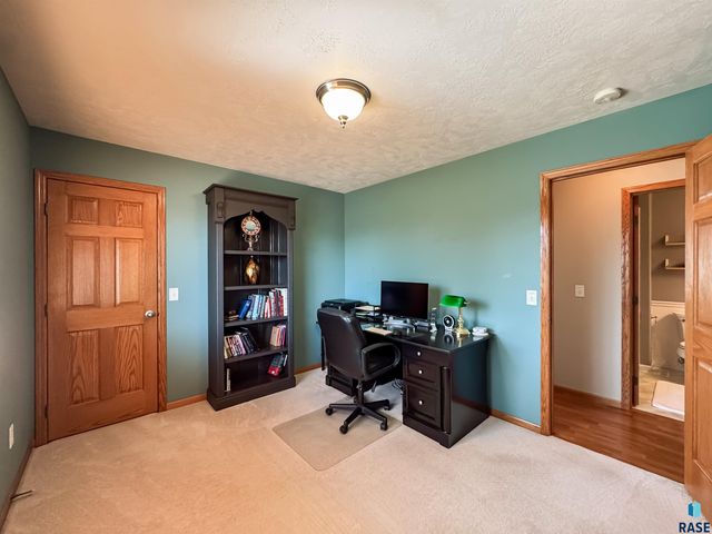 1812 S Monticello Ave Avenue, Sioux Falls, SD 57106