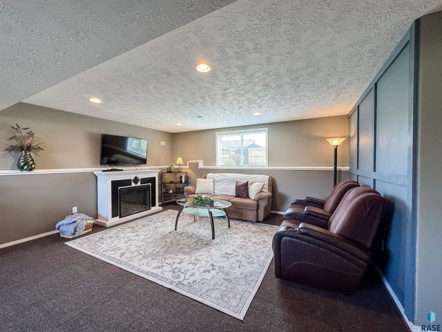 1812 S Monticello Ave Avenue, Sioux Falls, SD 57106