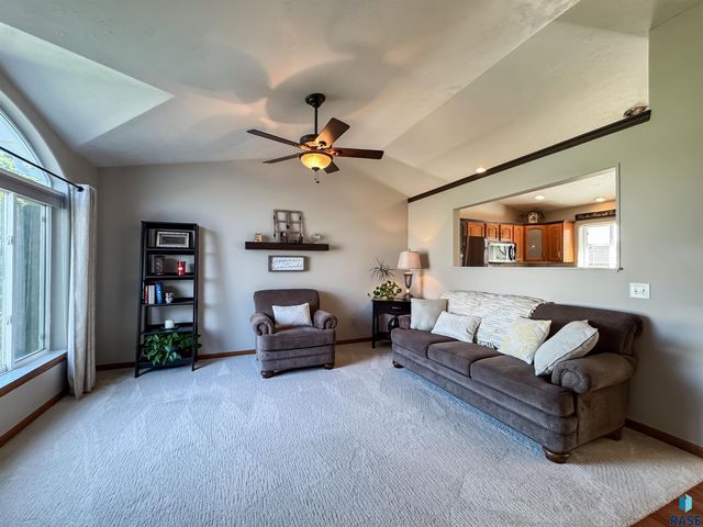 1812 S Monticello Ave Avenue, Sioux Falls, SD 57106