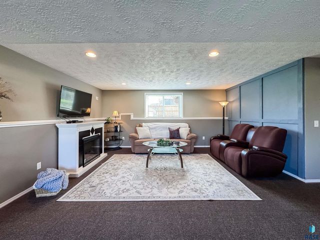 1812 S Monticello Ave Avenue, Sioux Falls, SD 57106