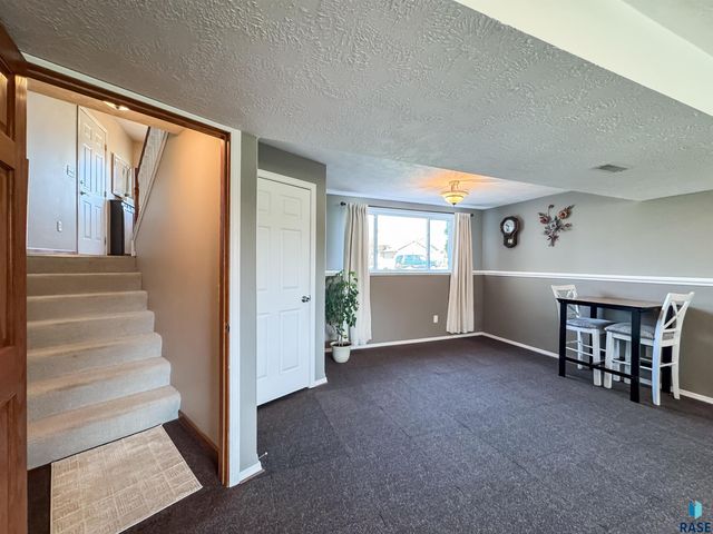 1812 S Monticello Ave Avenue, Sioux Falls, SD 57106