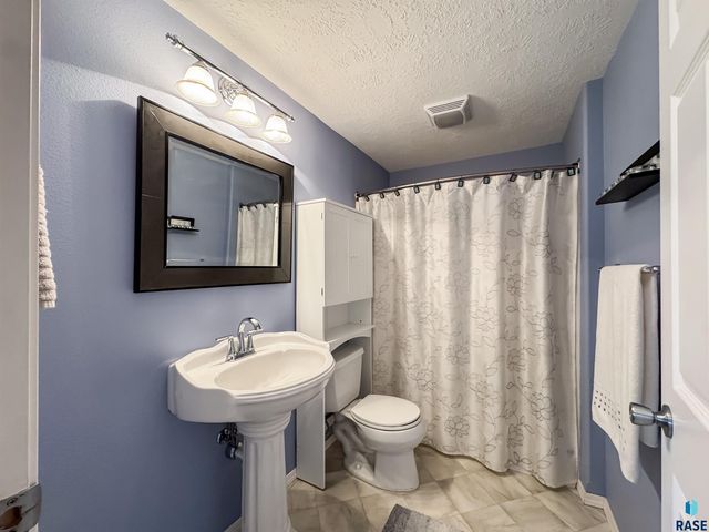 1812 S Monticello Ave Avenue, Sioux Falls, SD 57106