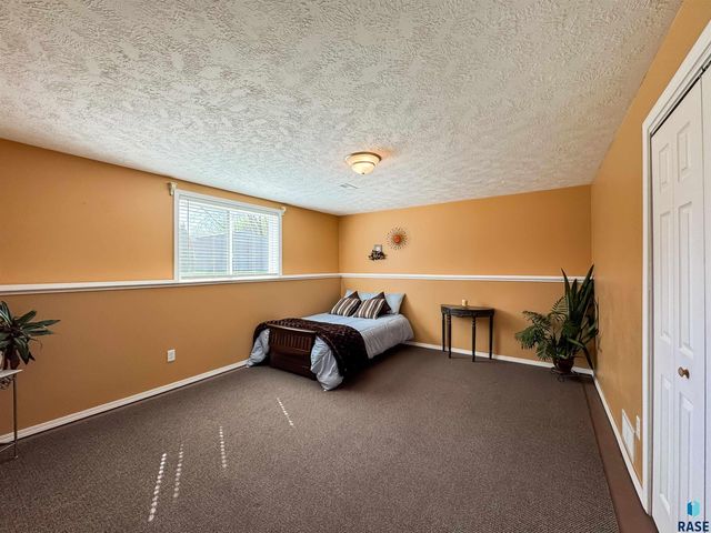 1812 S Monticello Ave Avenue, Sioux Falls, SD 57106