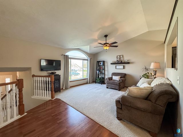 1812 S Monticello Ave Avenue, Sioux Falls, SD 57106
