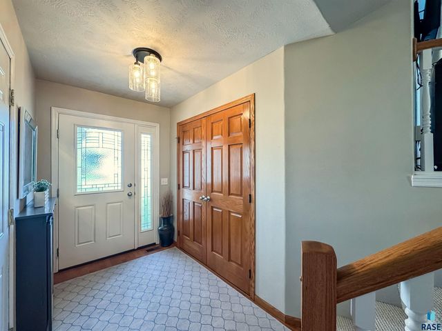 1812 S Monticello Ave Avenue, Sioux Falls, SD 57106