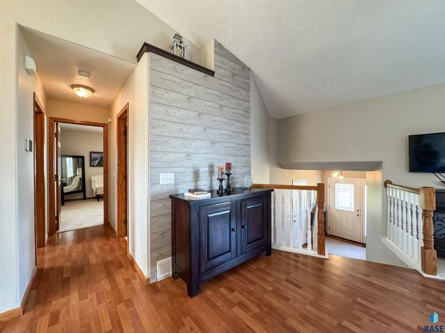 1812 S Monticello Ave Avenue, Sioux Falls, SD 57106
